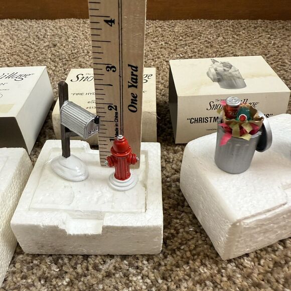 Lot Of 3 Dept 56 Set Trash Cans. Fire Hydrant And Mailbox, And Set Of Stop Signs - Picture 12 of 13
